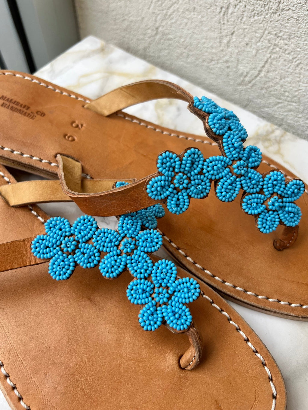 Halima Sandalo Sandalo infradito a fiori blu - Main Image